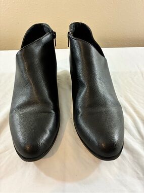 AEROSOLES Black Ankle Booties with Side Zip - 10